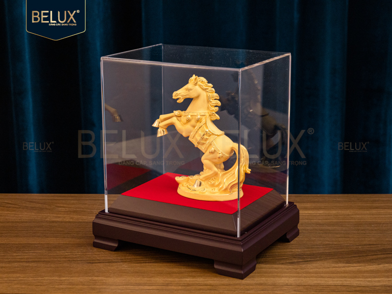 Tượng Ngựa Mã Đáo vàng cát 10x5x13cm